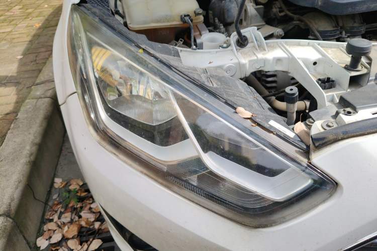 Used Ford Escort 2015 1.5L Automatic Fashion Model Right Front Headlight