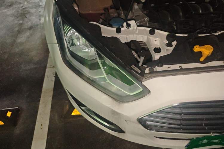 Used Ford Escort 2015 1.5L Automatic Fashion Model Right Front Headlight