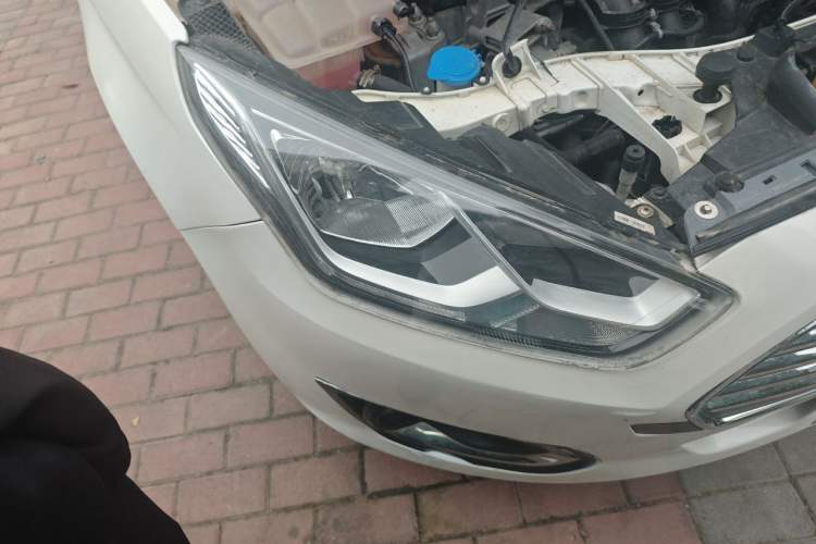 Used Ford Escort 2015 1.5L Automatic Fashion Model Right Front Headlight