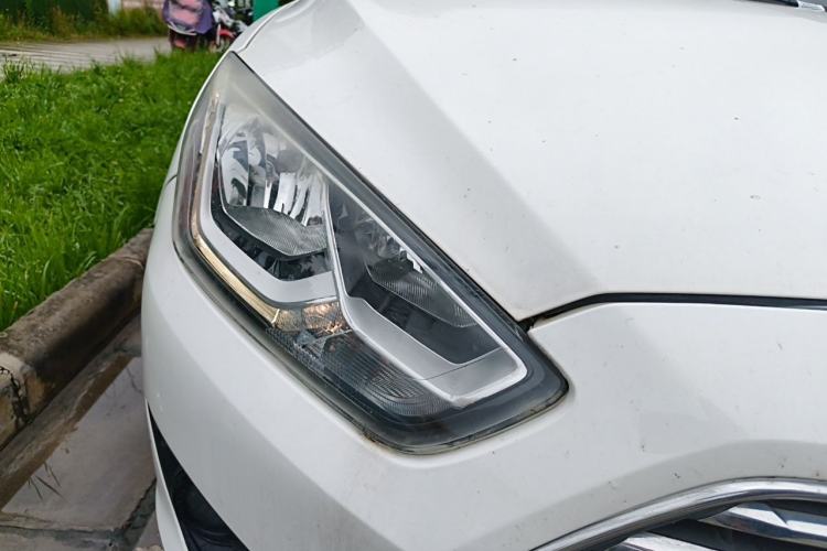 Used Ford Escort 2015 1.5L Manual Comfort Model Right Front Headlight
