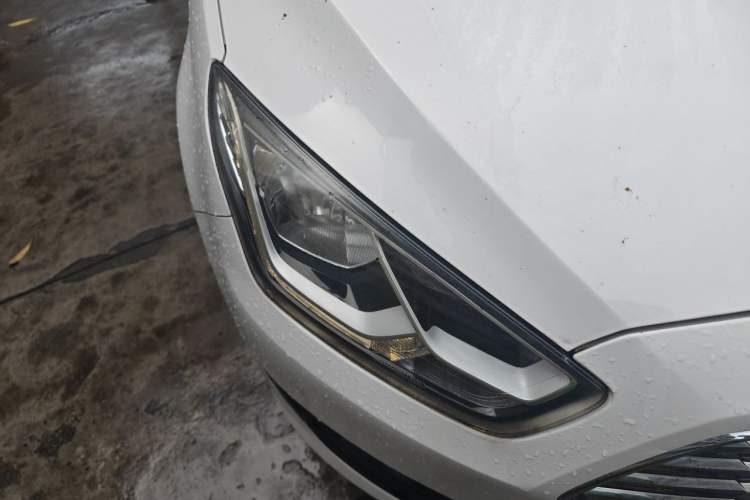 Used Ford Escort 2015 1.5L Manual Comfort Model Right Front Headlight