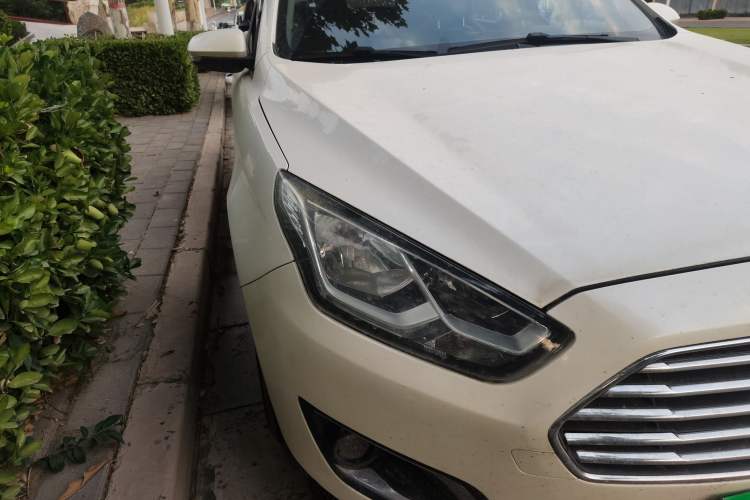 Used Ford Escort 2015 1.5L Automatic Fashion Model Right Front Headlight