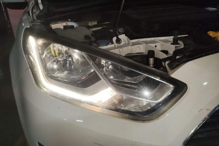 Used Ford Escort 2015 1.5L Automatic Fashion Model Right Front Headlight