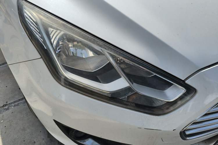 Used Ford Escort 2015 1.5L Automatic Fashion Model Right Front Headlight