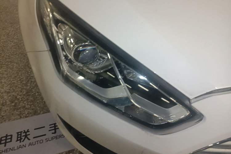 Used Ford Escort 2015 1.5L Manual Comfort Model Right Front Headlight