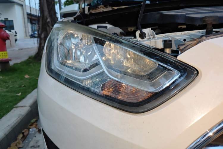 Used Ford Escort 2015 1.5L Manual Comfort Model Right Front Headlight