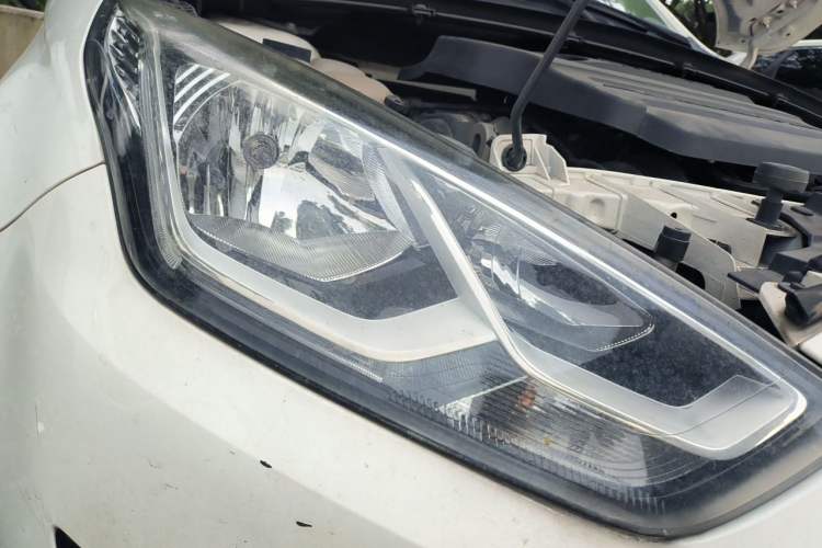 Used Ford Escort 2015 1.5L Automatic Comfort Edition Right Front Headlight