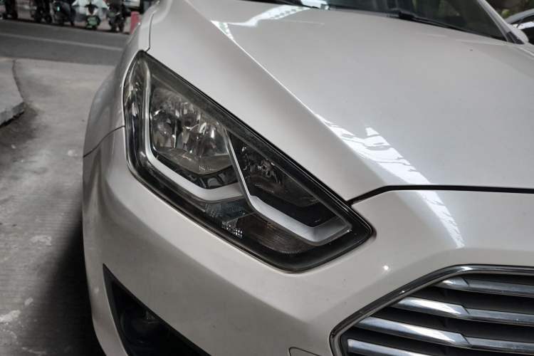Used Ford Escort 2015 1.5L Automatic Comfort Edition Right Front Headlight