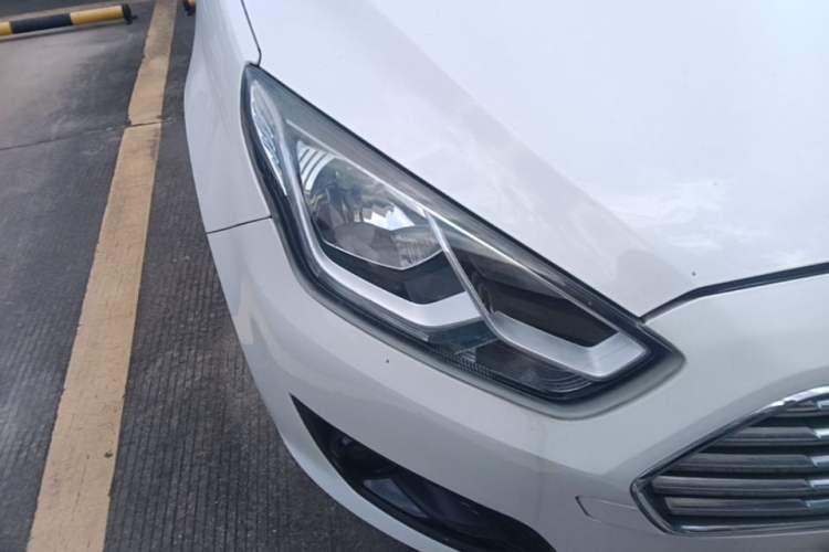 Used Ford Escort 2015 1.5L Automatic Comfort Edition Right Front Headlight