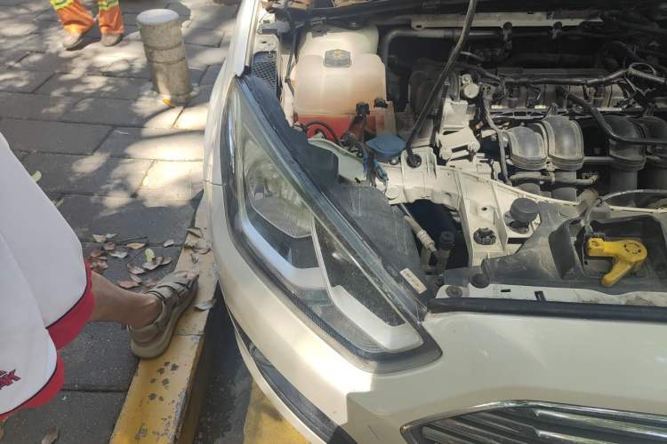 Used Ford Escort 2015 1.5L Automatic Comfort Edition Right Front Headlight