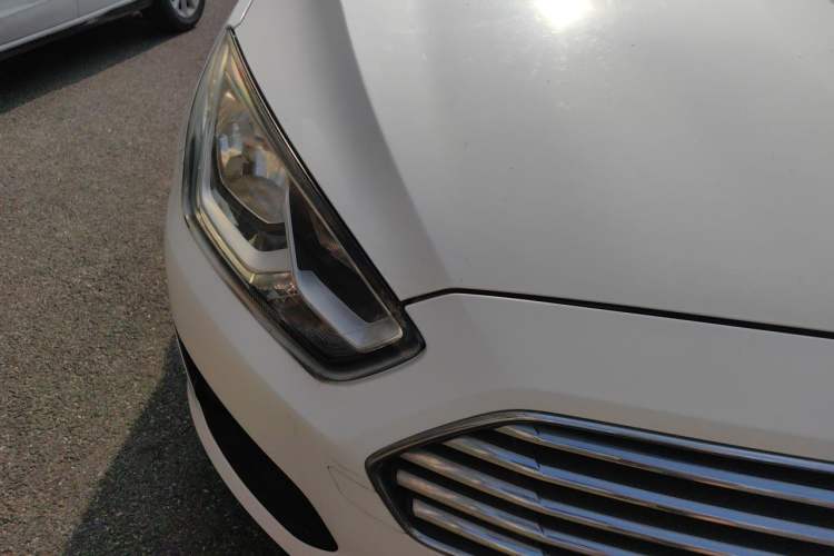 Used Ford Escort 2015 1.5L Automatic Comfort Edition Right Front Headlight