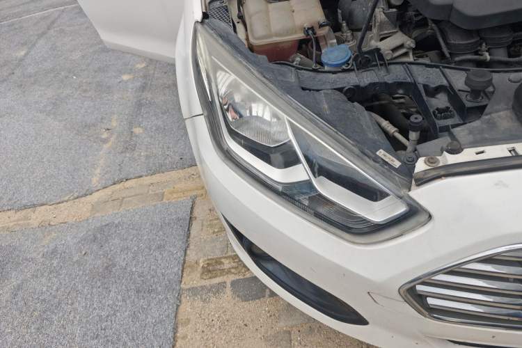 Used Ford Escort 2015 1.5L Automatic Comfort Edition Right Front Headlight