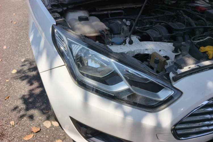 Used Ford Escort 2015 1.5L Manual Comfort Model Right Front Headlight