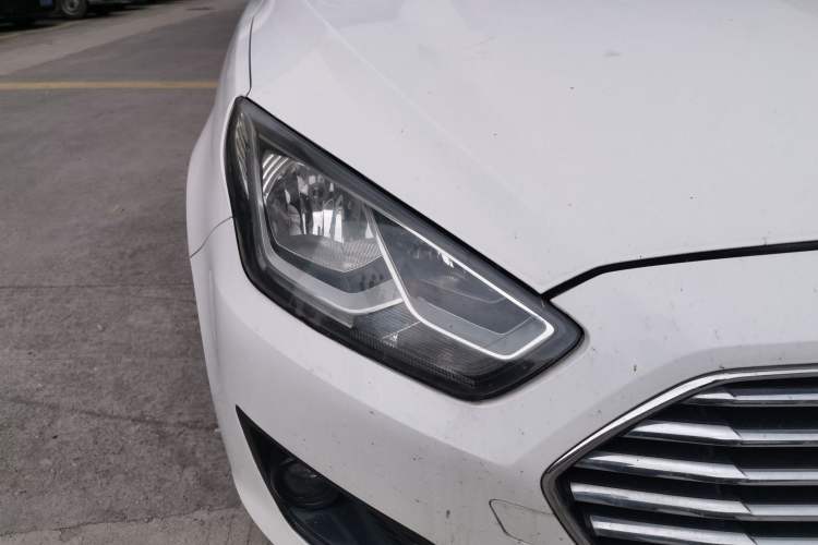 Used Ford Escort 2015 1.5L Automatic Comfort Edition Right Front Headlight