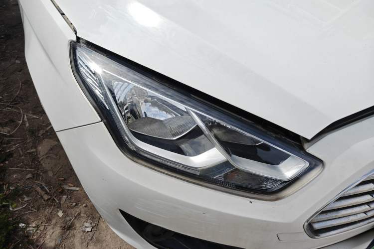 Used Ford Escort 2015 1.5L Manual Comfort Model Right Front Headlight