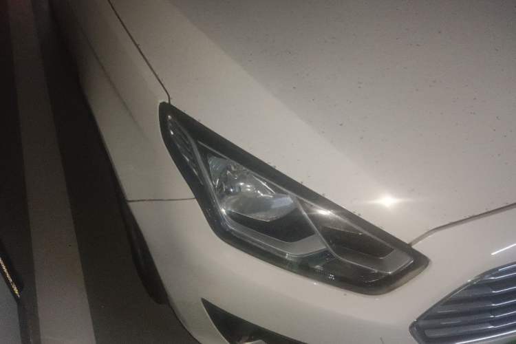 Used Ford Escort 2015 1.5L Automatic Fashion Model Right Front Headlight
