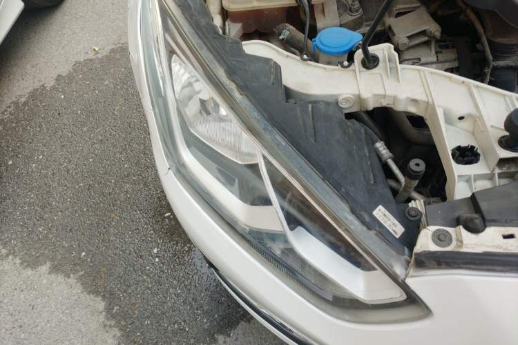 Used Ford Escort 2015 1.5L Automatic Fashion Model Right Front Headlight
