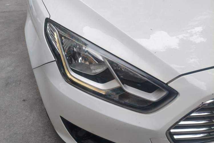 Used Ford Escort 2015 1.5L Automatic Comfort Edition Right Front Headlight