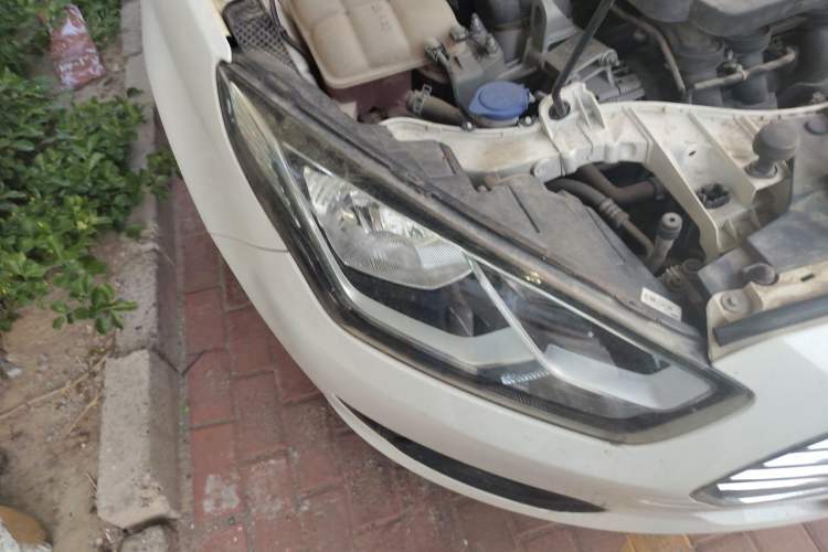 Used Ford Escort 2015 1.5L Automatic Comfort Edition Right Front Headlight