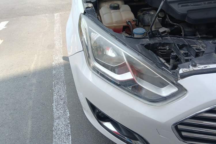 Used Ford Escort 2015 1.5L Manual Fashion Edition Right Front Headlight