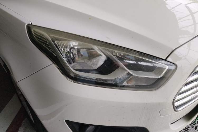 Used Ford Escort 2015 1.5L Manual Comfort Model Right Front Headlight