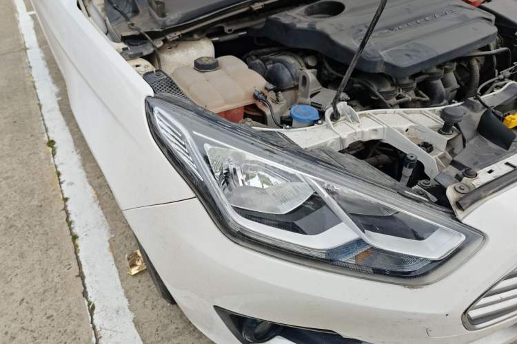 Used Ford Escort 2015 1.5L Manual Fashion Edition Right Front Headlight