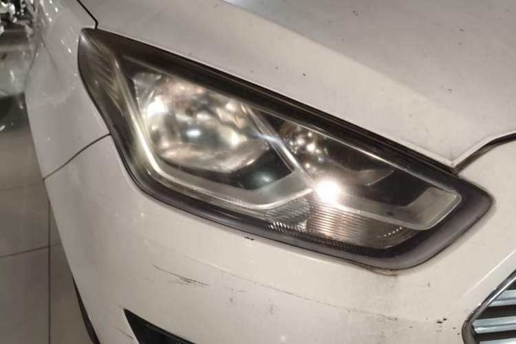 Used Ford Escort 2015 1.5L Automatic Comfort Edition Right Front Headlight