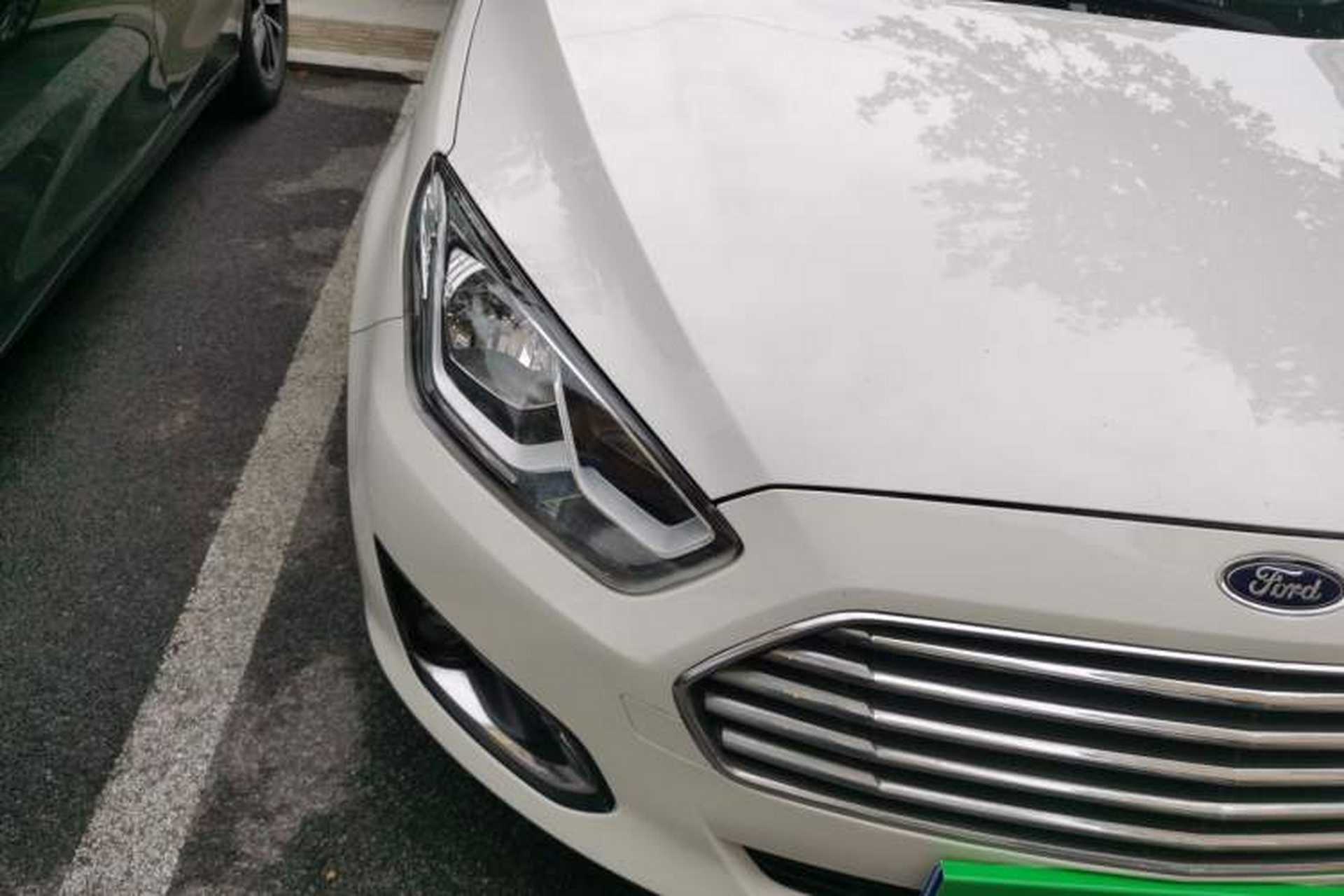 Used Ford Escort 2015 1.5L Automatic Fashion Model Right Front Headlight
