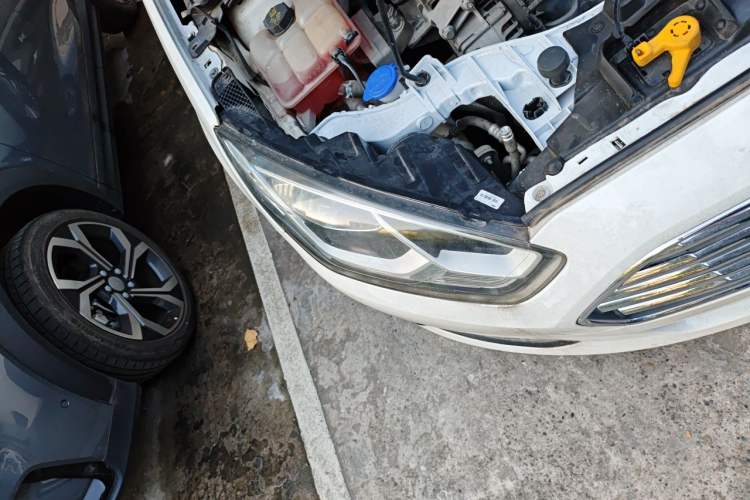 Used Ford Escort 2015 1.5L Automatic Comfort Edition Right Front Headlight