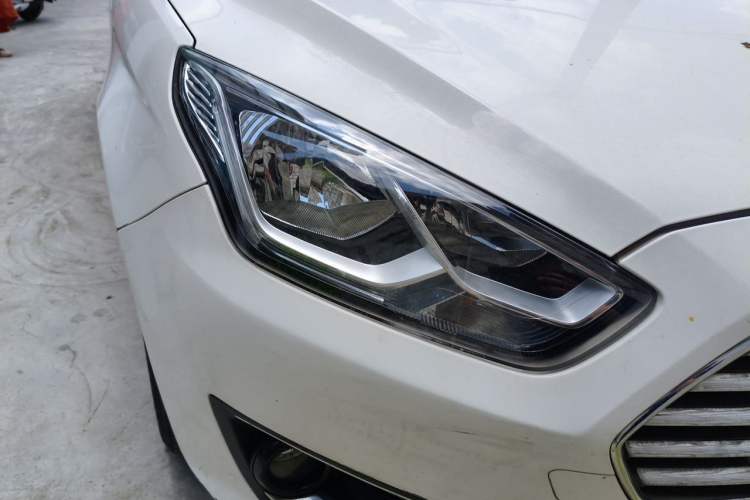 Used Ford Escort 2015 1.5L Automatic Fashion Model Right Front Headlight