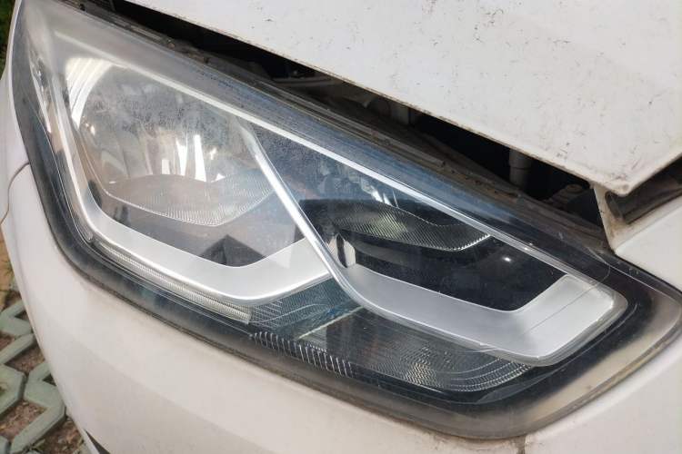 Used Ford Escort 2015 1.5L Manual Fashion Edition Right Front Headlight