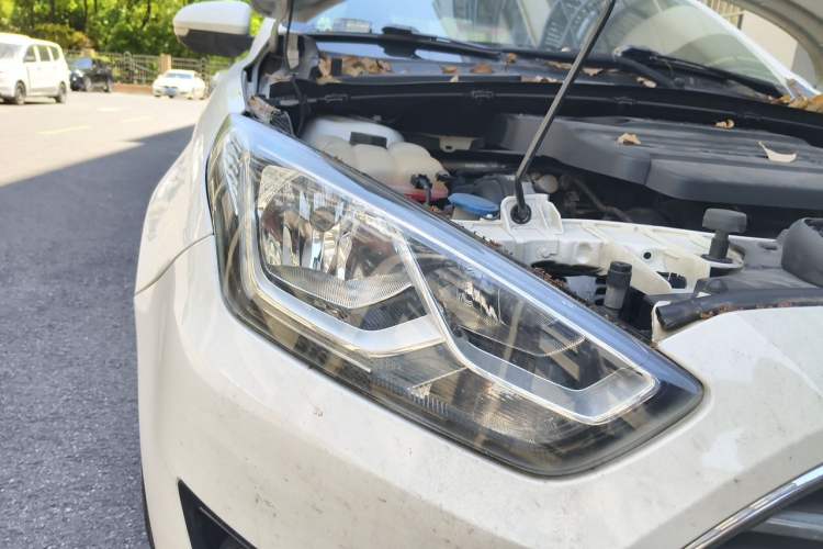 Used Ford Escort 2015 1.5L Automatic Fashion Model Right Front Headlight