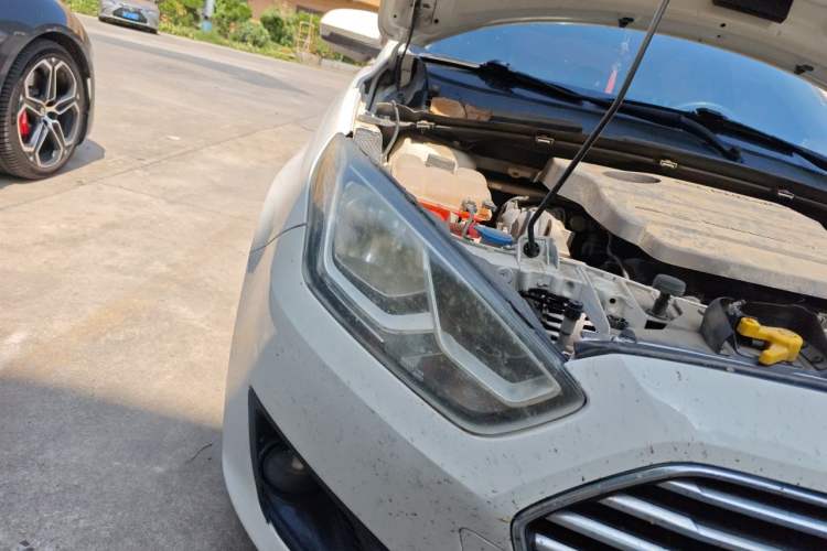 Used Ford Escort 2015 1.5L Manual Comfort Model Right Front Headlight