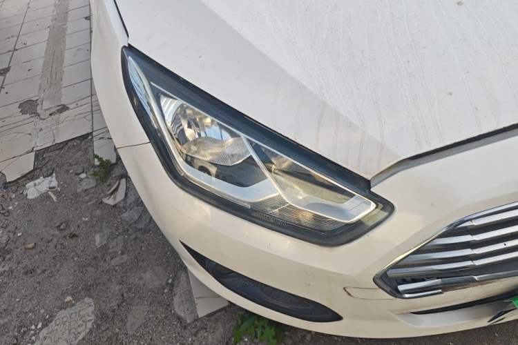 Used Ford Escort 2015 1.5L Manual Comfort Model Right Front Headlight