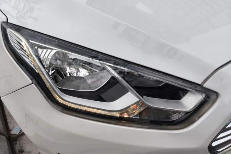 Used Ford Escort 2015 1.5L Manual Comfort Model Right Front Headlight