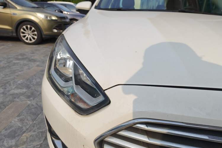 Used Ford Escort 2015 1.5L Automatic Fashion Model Right Front Headlight