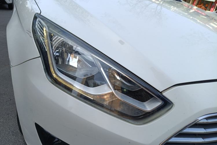 Used Ford Escort 2015 1.5L Automatic Comfort Edition Right Front Headlight