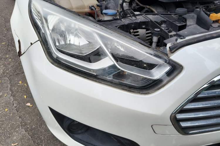 Used Ford Escort 2015 1.5L Automatic Comfort Edition Right Front Headlight