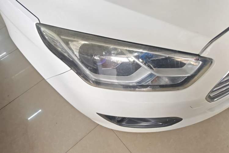 Used Ford Escort 2015 1.5L Automatic Comfort Edition Right Front Headlight