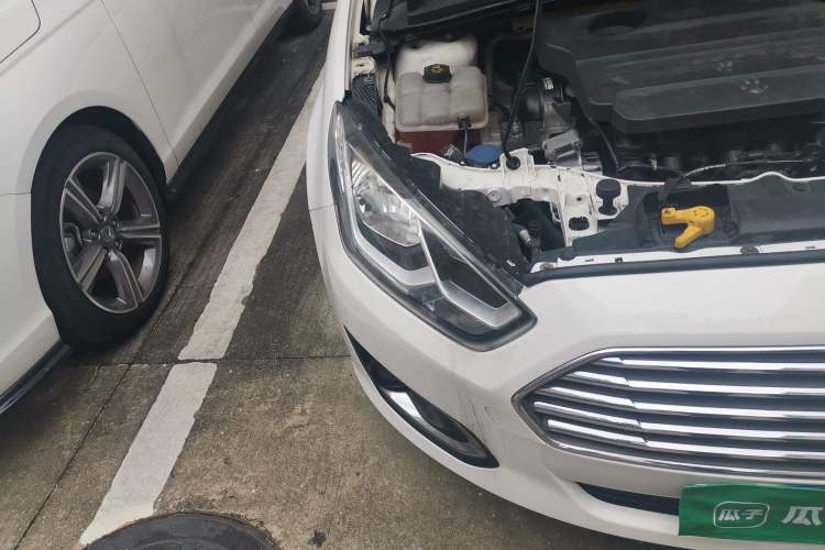 Used Ford Escort 2015 1.5L Automatic Comfort Edition Right Front Headlight