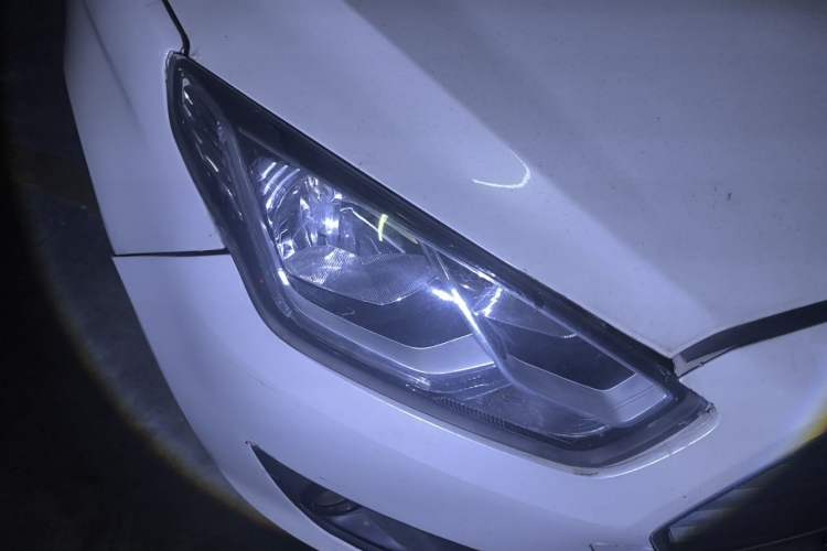 Used Ford Escort 2015 1.5L Automatic Comfort Edition Right Front Headlight