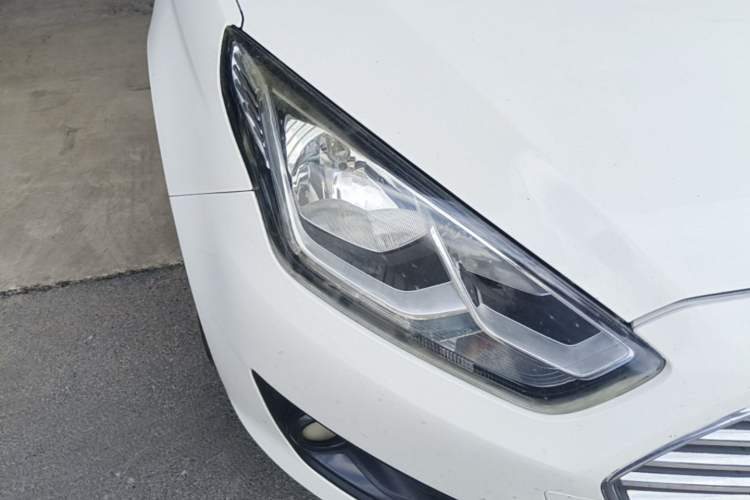 Used Ford Escort 2015 1.5L Automatic Comfort Edition Right Front Headlight