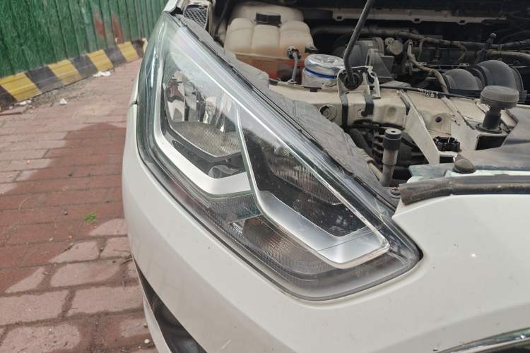 Used Ford Escort 2015 1.5L Manual Comfort Model Right Front Headlight