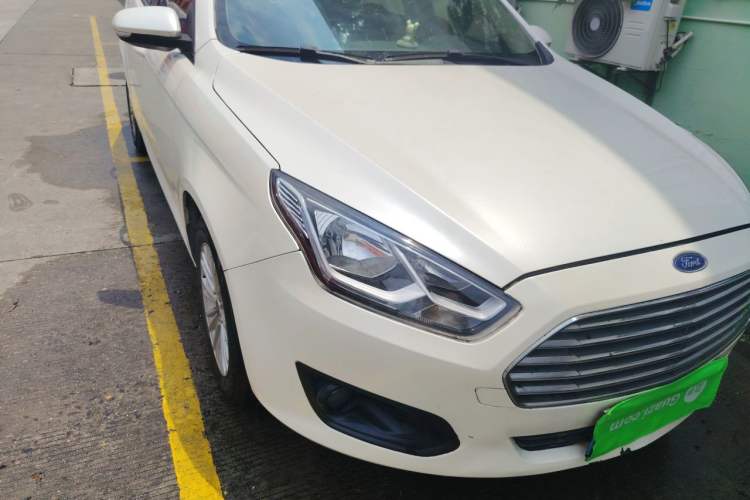 Used Ford Escort 2015 1.5L Manual Comfort Model Right Front Headlight