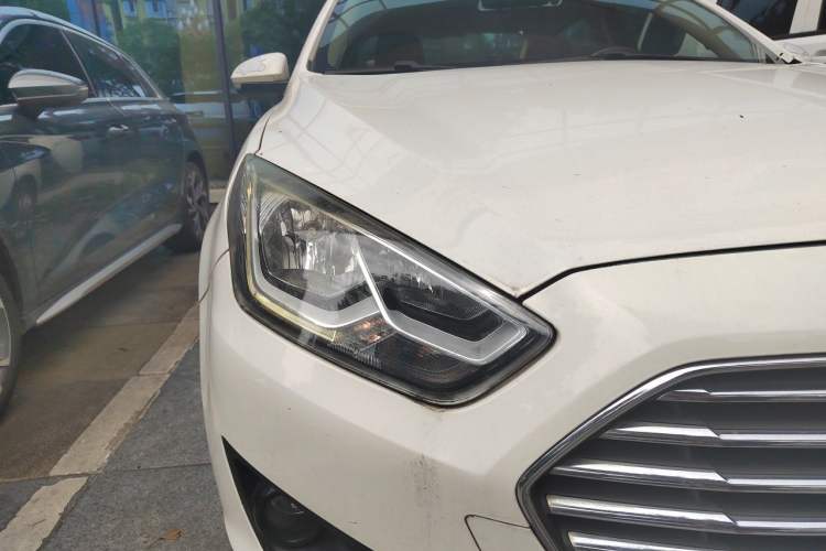 Used Ford Escort 2015 1.5L Automatic Comfort Edition Right Front Headlight