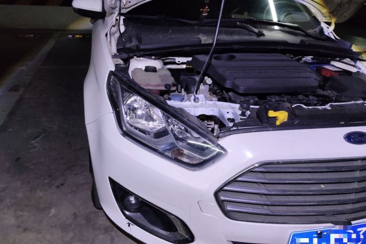 Used Ford Escort 2015 1.5L Automatic Fashion Model Right Front Headlight
