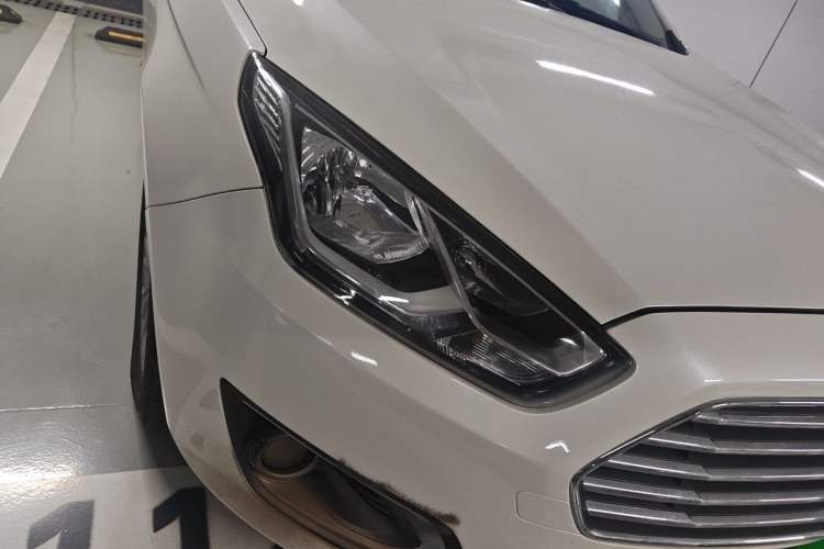 Used Ford Escort 2015 1.5L Automatic Comfort Edition Right Front Headlight