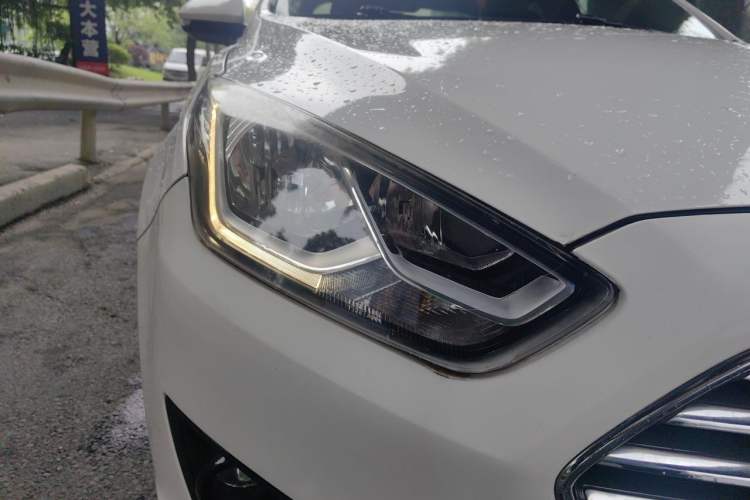 Used Ford Escort 2015 1.5L Automatic Comfort Edition Right Front Headlight
