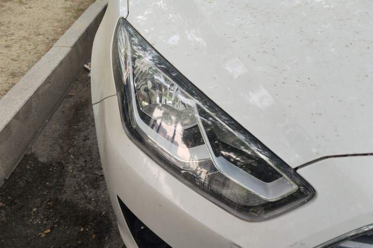 Used Ford Escort 2015 1.5L Manual Comfort Model Right Front Headlight
