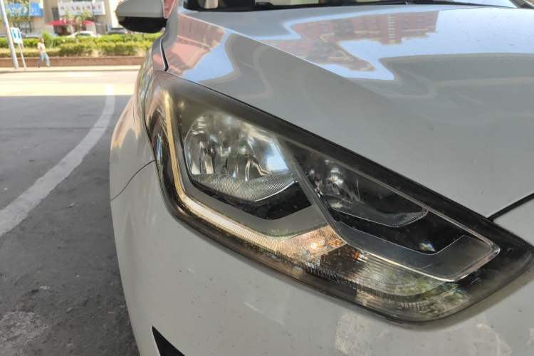 Used Ford Escort 2015 1.5L Manual Comfort Model Right Front Headlight